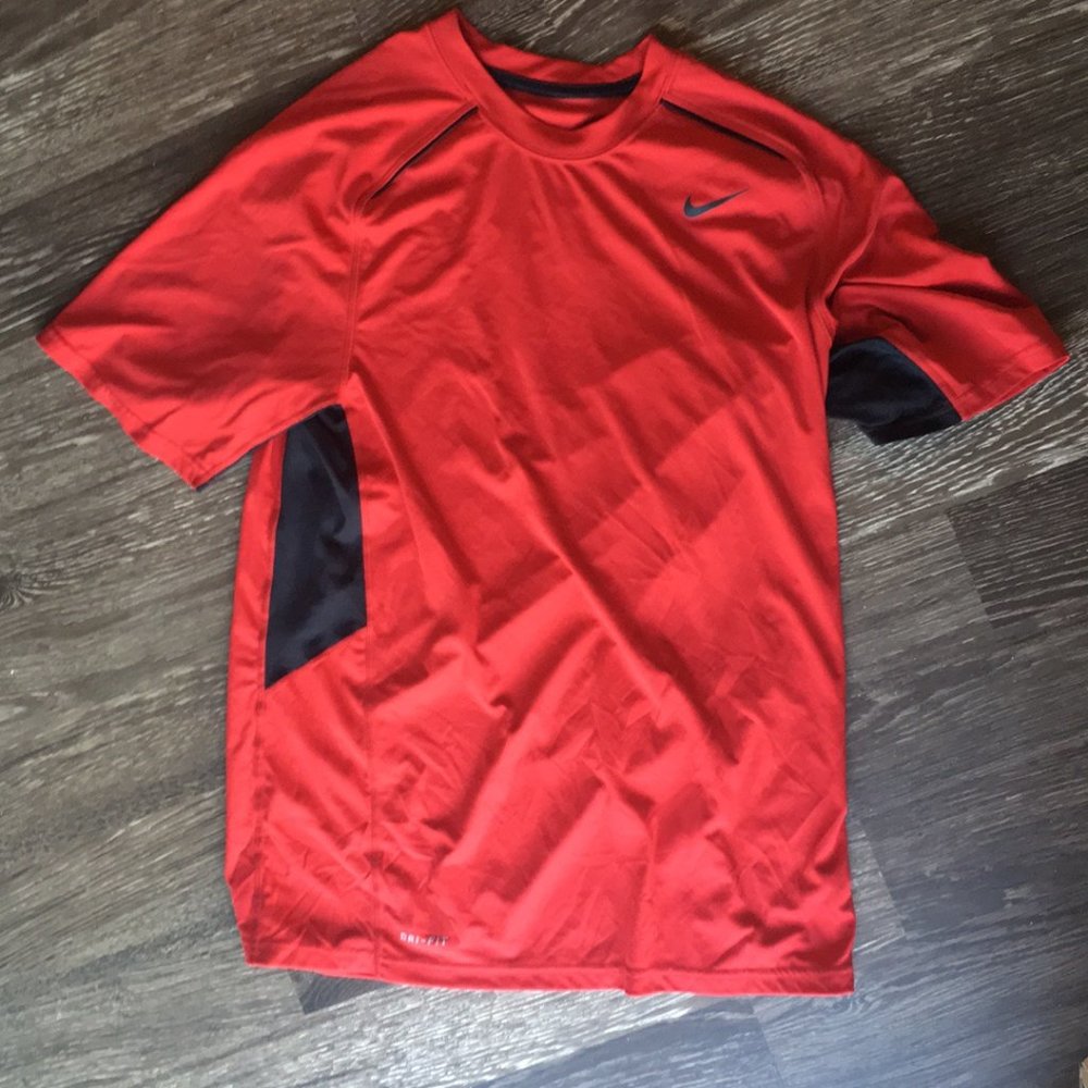 Men's medium Nike red dry-fit t shirt